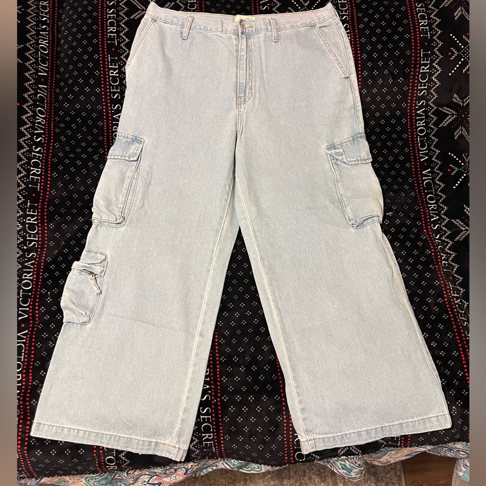 NWOT Women’s cargo jeans by Universal Threads @ Target size 16